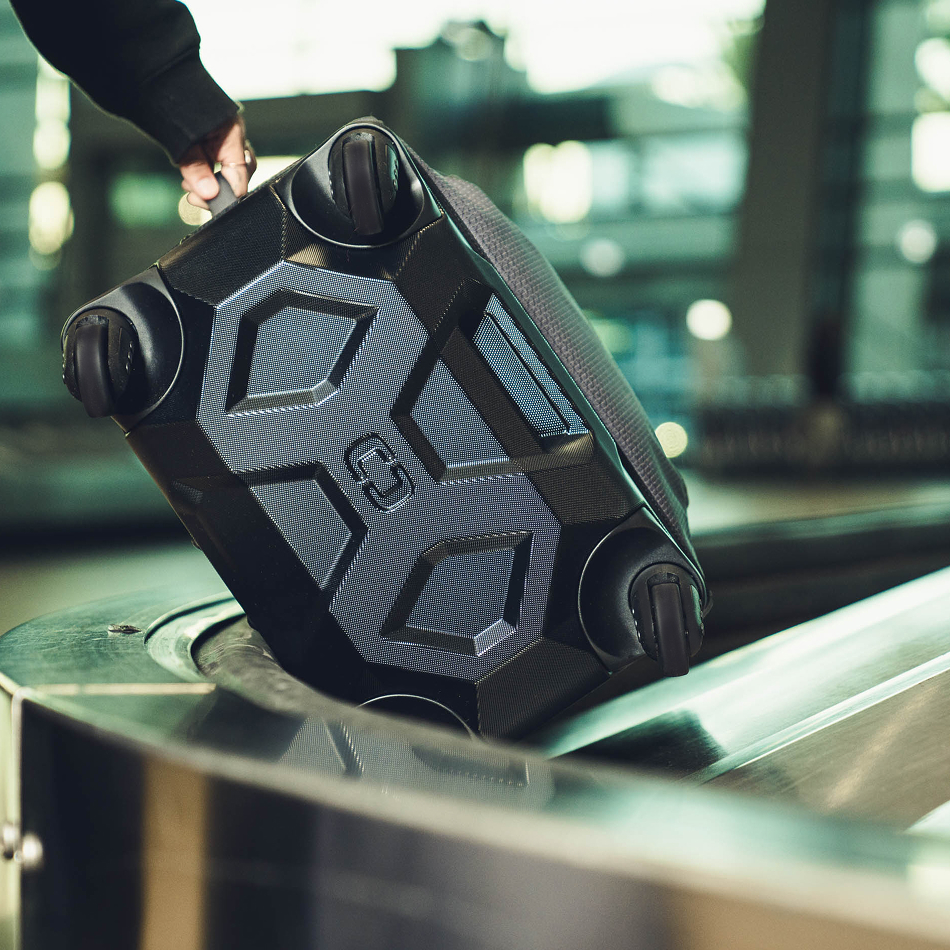 Renegade 4-Wheel Checked Bag image 2