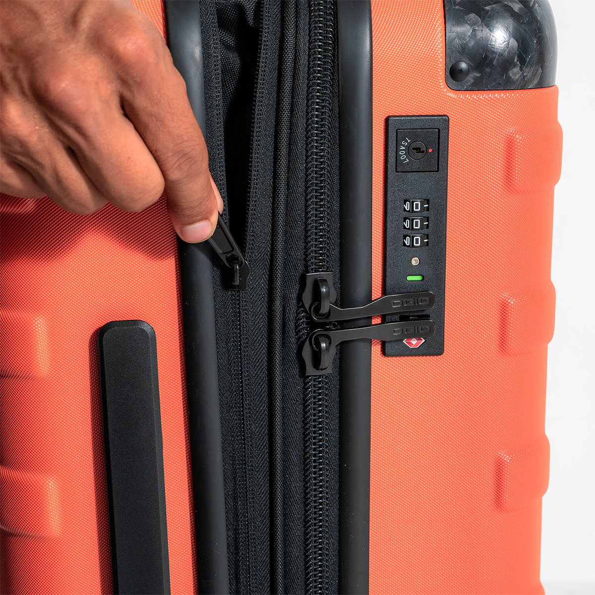 RENEGADE VAULT CARRY-ON BAG image 4