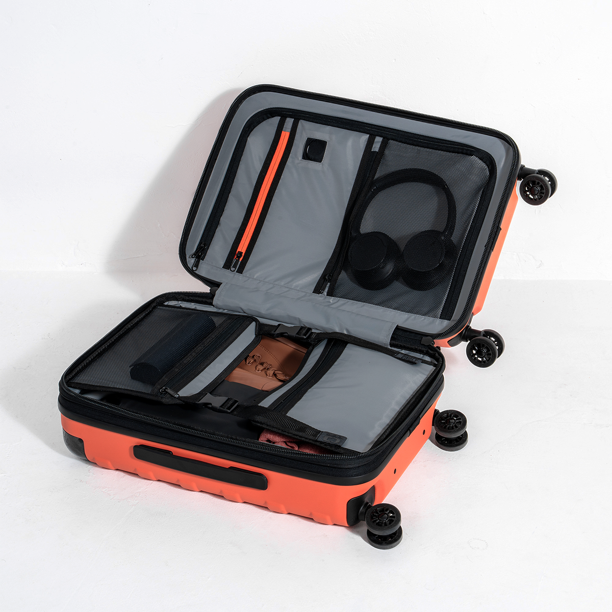 RENEGADE VAULT CARRY-ON BAG image 2