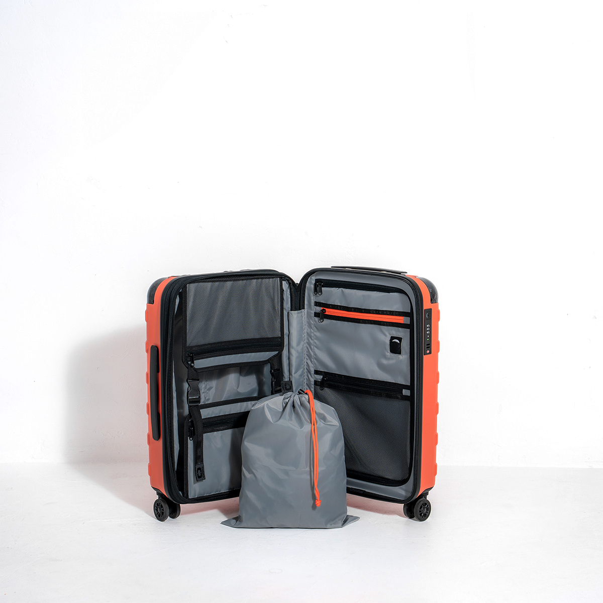RENEGADE VAULT CARRY-ON BAG image 5