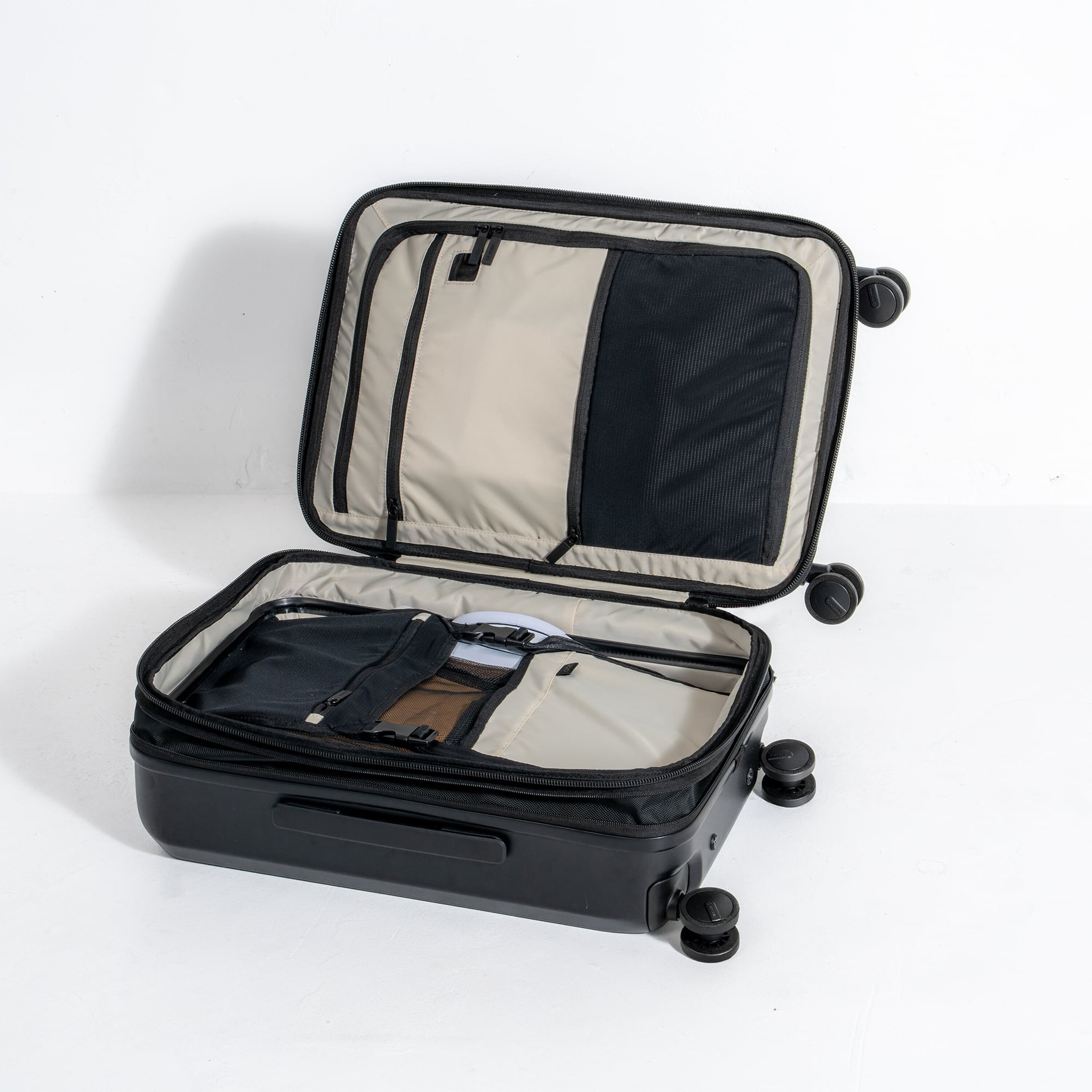 Pace Pro Hybrid Carry-on image 2