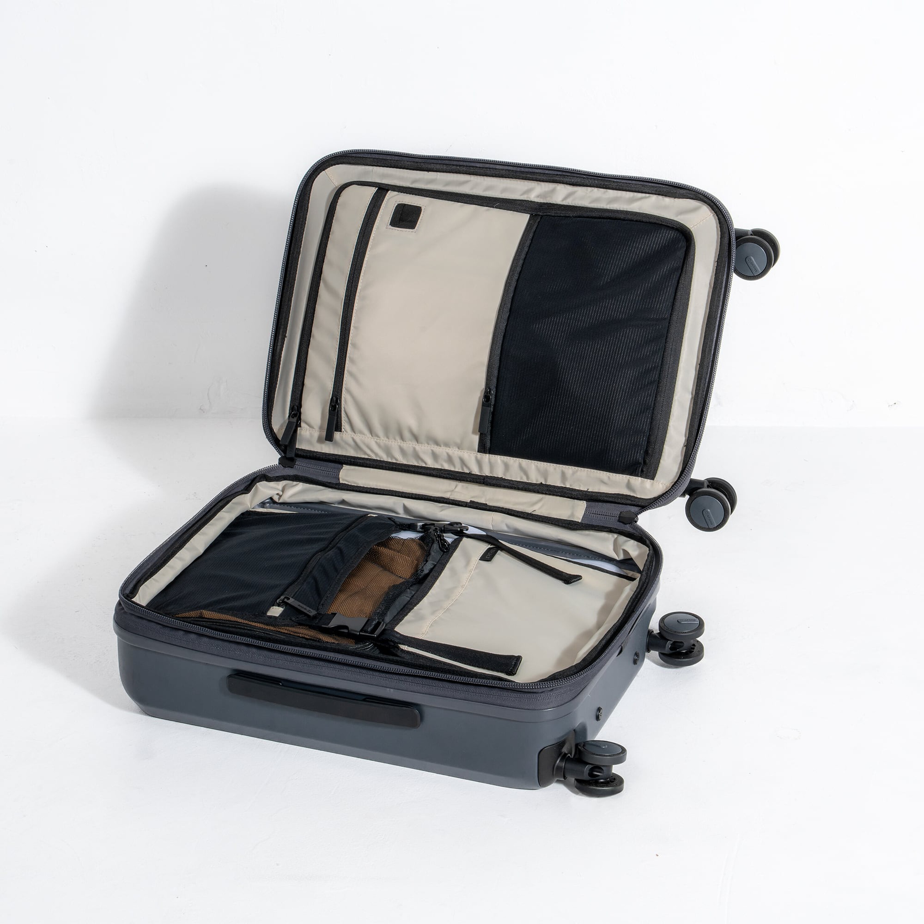 Pace Pro Hybrid Carry-on image 2