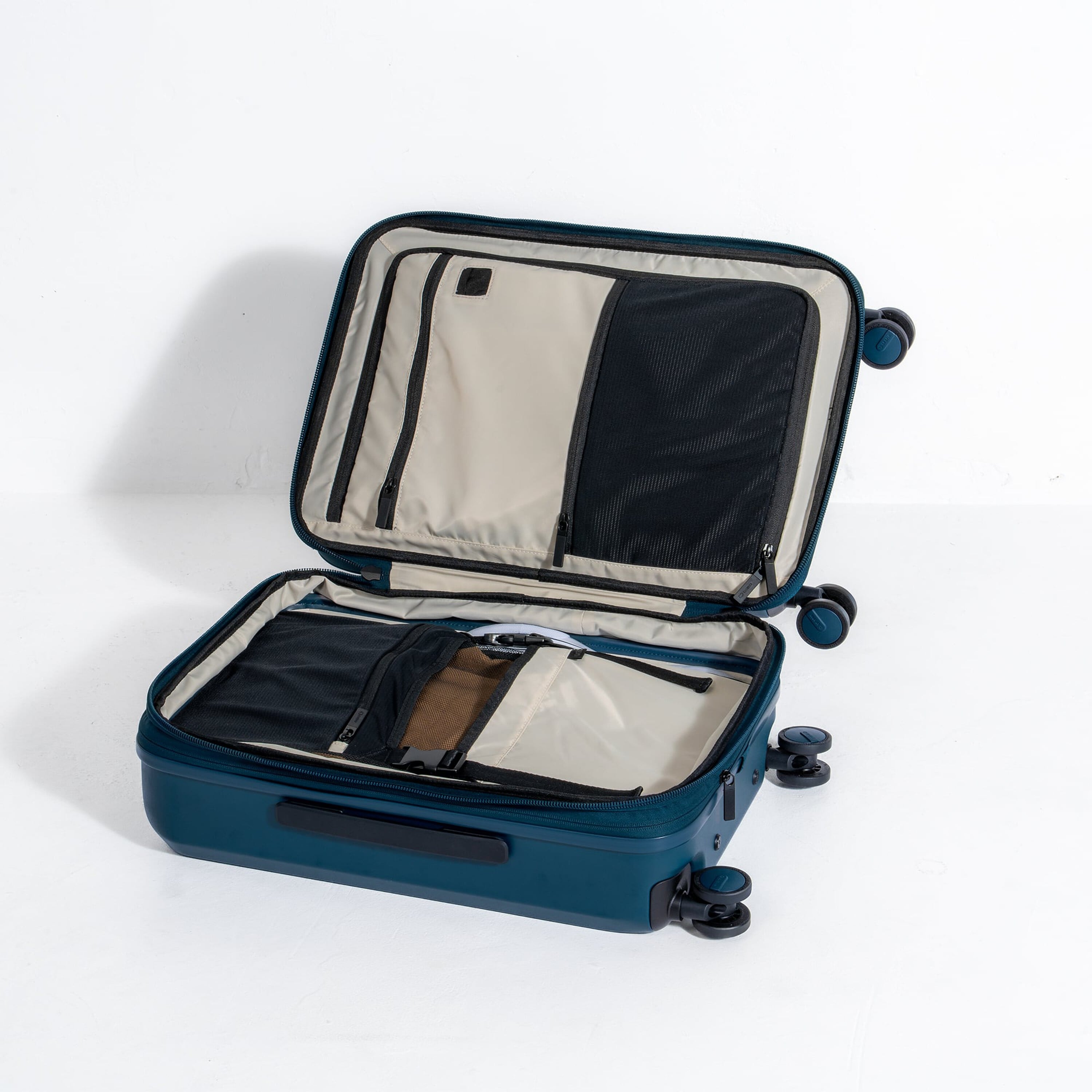 Pace Pro Hybrid Carry-on image 2