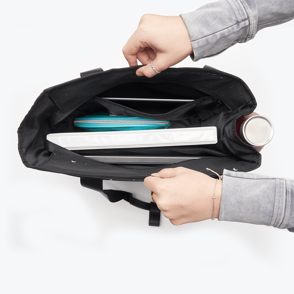 XIX Tote 18 image 8
